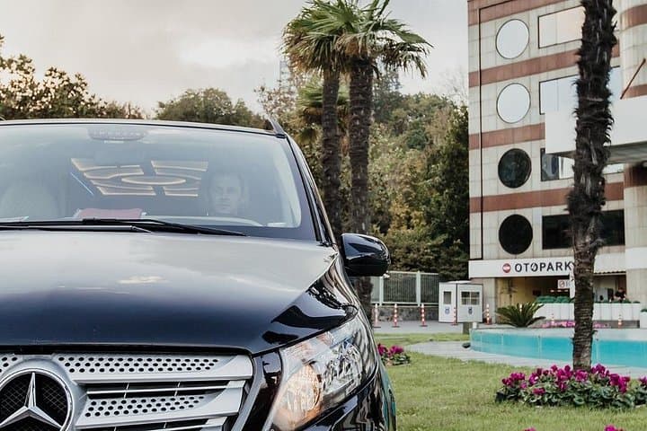 Fat Taxi - Private London Heathrow Airport (LHR) Transfer to W1