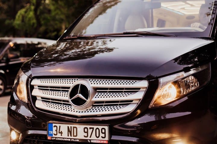 Fat Taxi - Private London Heathrow Airport (LHR) Transfer to W1