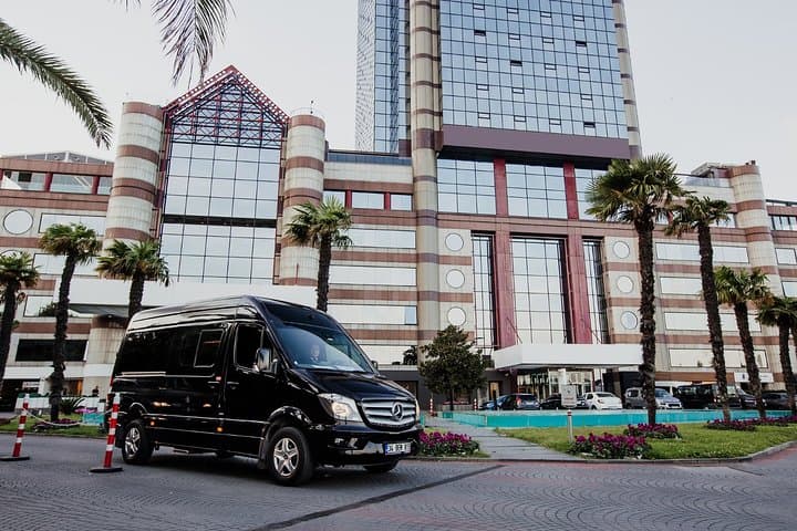 Fat Taxi - Private London Heathrow Airport (LHR) Transfer to W1
