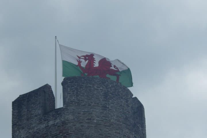 Sightseeing Tour Cardiff Bay and Vale of Glamorgan Full-Day Driver Guided
