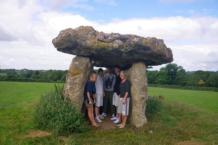 Sightseeing Tour Cardiff Bay and Vale of Glamorgan Full-Day Driver Guided