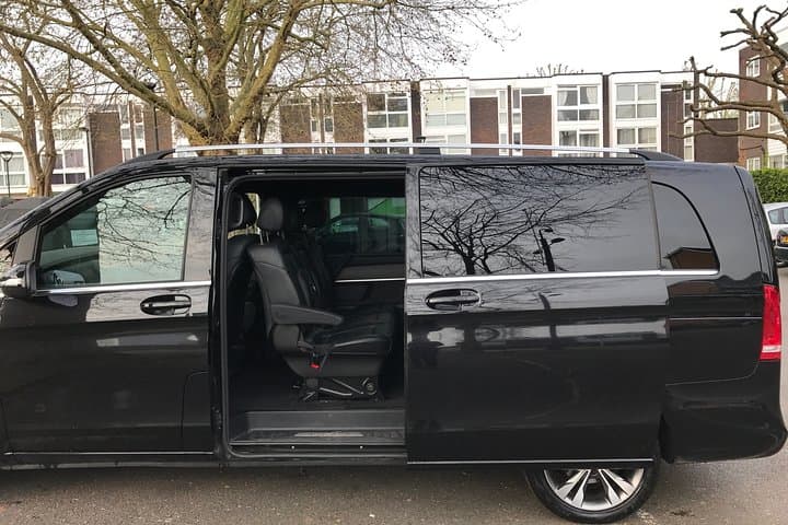 Private transfers between London Heathrow - London Stansted Airports