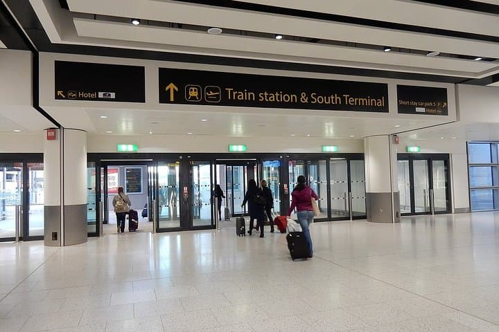 Private transfers between Gatwick Airport - London Paddington Train Station