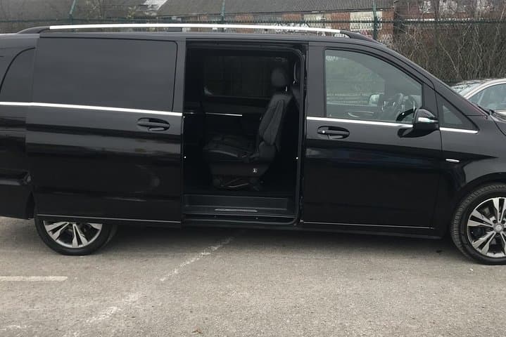 Gatwick Airport Private Transfers to/from London (Postcode WC1 to WC2)