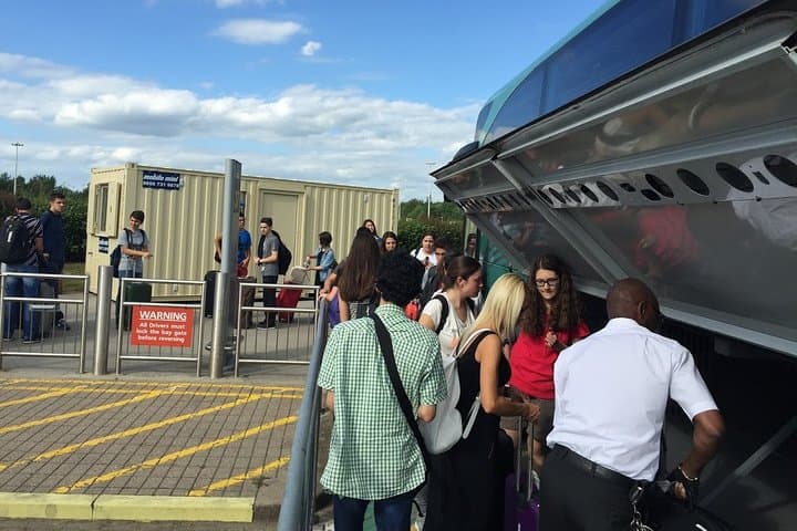 Luton Airport Private Transfers to/from London (Postcode W8 to W14)