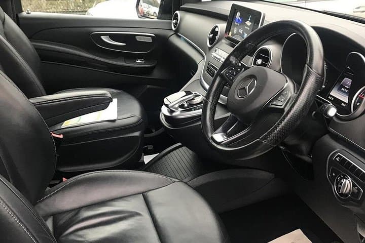 Luton Airport Private Transfers to/from London (Postcode E1 to E14)