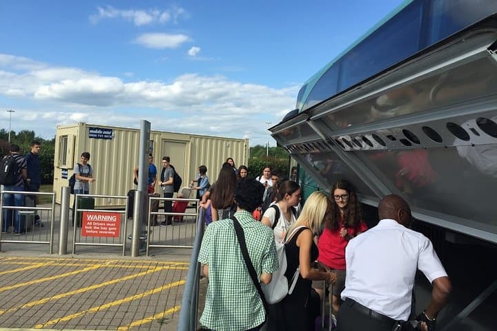 Private transfers between London Heathrow - London Gatwick Airports