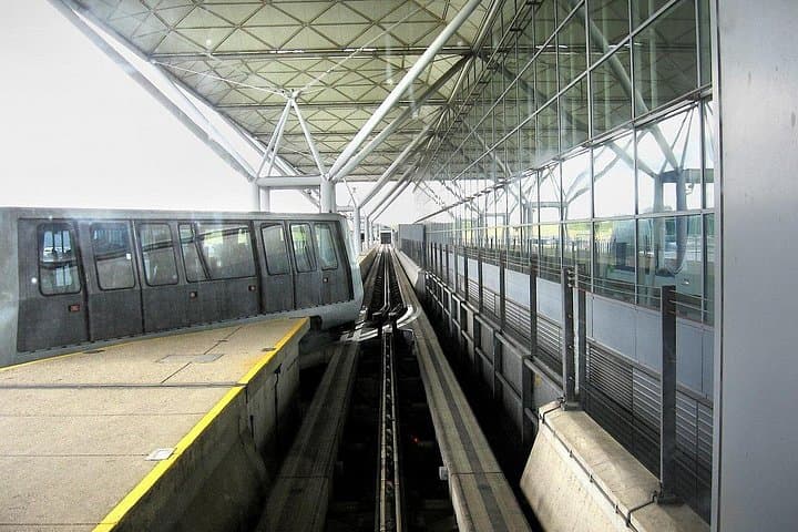Private transfers between London Stansted - London City Airports