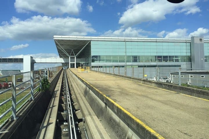 Private transfers between London Gatwick - London Stansted Airports