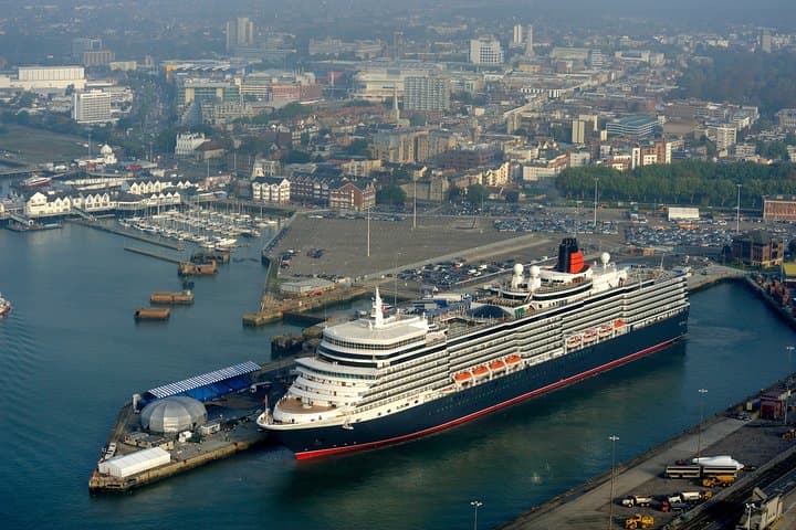 Private Transfer from Gatwick Airport (LGW) to Southampton City