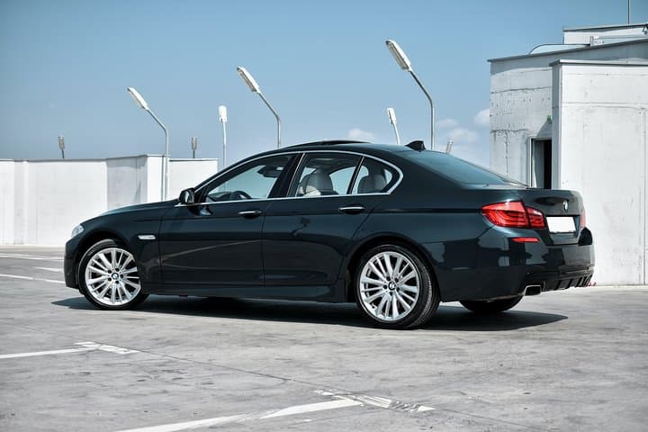 Private transfers between London Heathrow - London Gatwick Airports