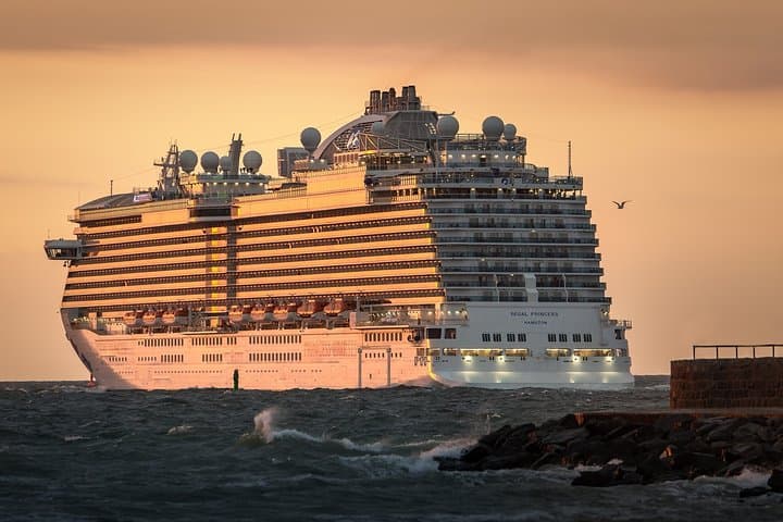 Private transfers to/from Dover Cruise Port and London Luton Airport