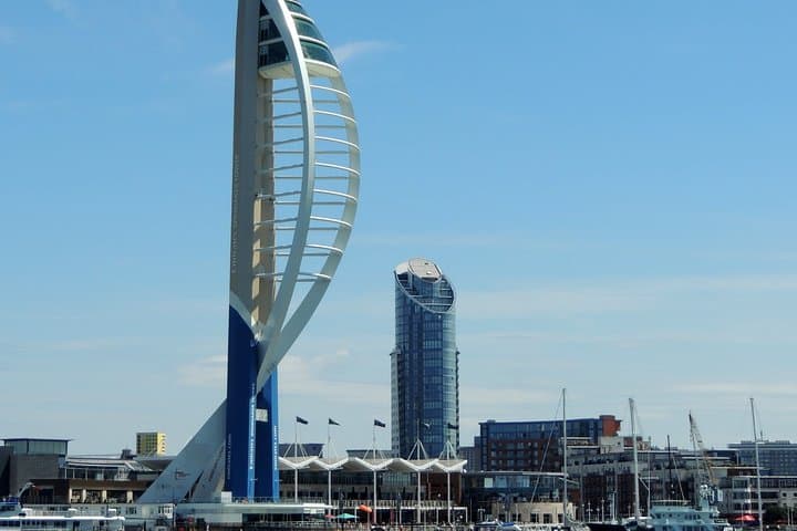 Private transfers to/from Portsmouth Int'l Port and London Gatwick Airport