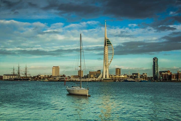 Private transfers to/from Portsmouth Int'l Port and London Gatwick Airport