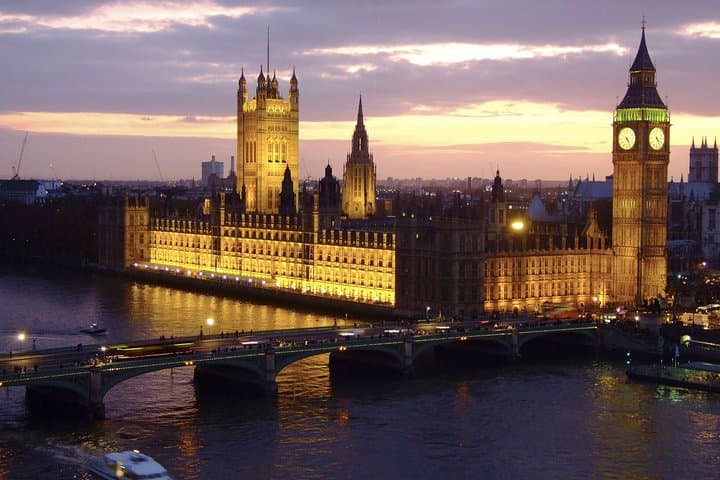 London Christmas Eve With 3 Course Dinner and Midnight Mass