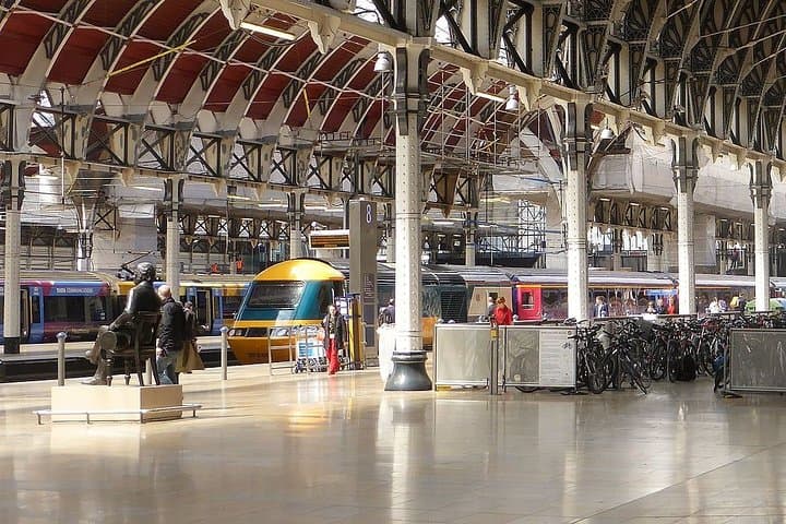 Private transfers between Luton Airport - London Paddington Train Station