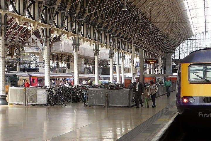 Private transfers between Gatwick Airport - London Paddington Train Station