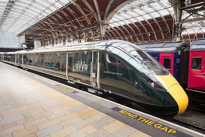 Private transfers between Luton Airport - London Paddington Train Station