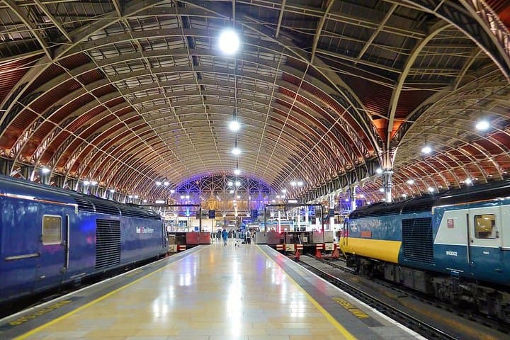 Private transfers between London City Airport - London Paddington Station