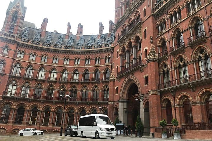 Private transfers between Luton Airport - King's Cross St Pancras Train Stations