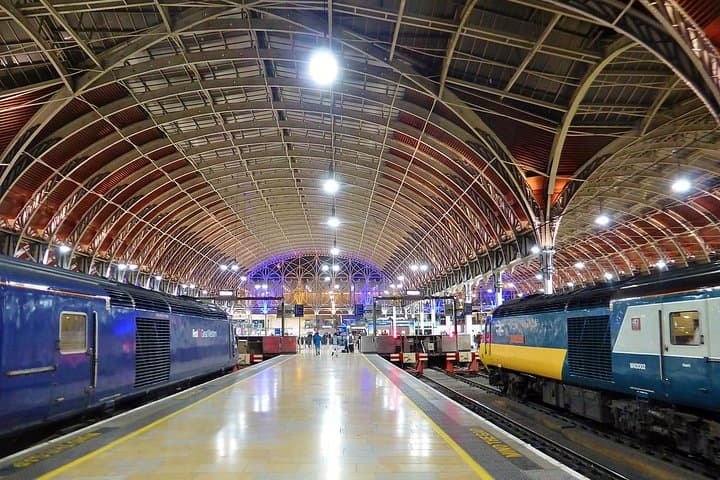 Private transfers between Luton Airport - London Paddington Train Station