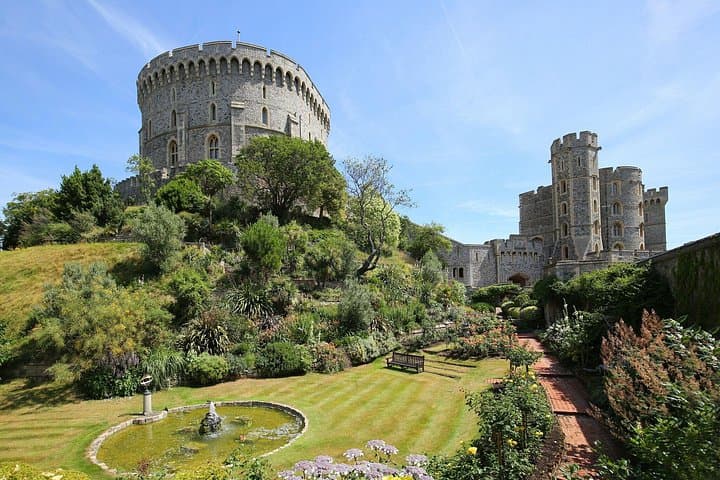 Windsor, Bath, Stonehenge and Salisbury Guided Tour on Boxing Day