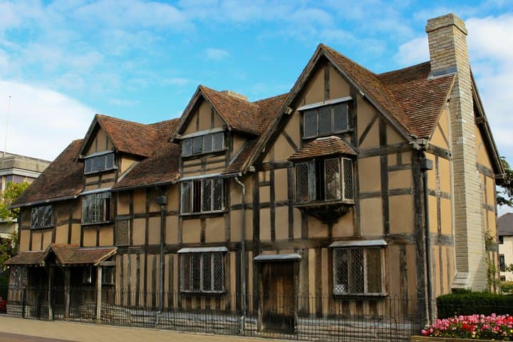 Oxford, Cotswolds & Stratford-upon-Avon Tour with Christmas Lunch
