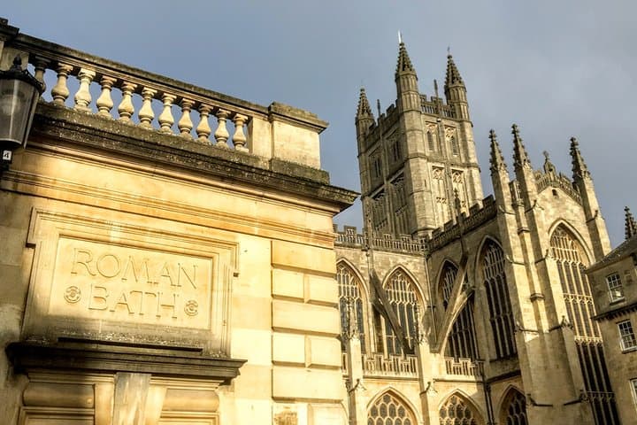 Follow a stunning route passing grand architecture
