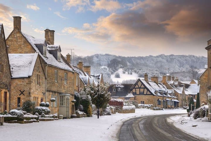 Oxford, Cotswolds & Stratford-upon-Avon Tour with Christmas Lunch