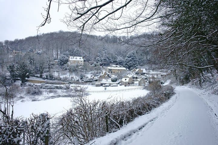 Oxford, Cotswolds & Stratford-upon-Avon Tour with Christmas Lunch