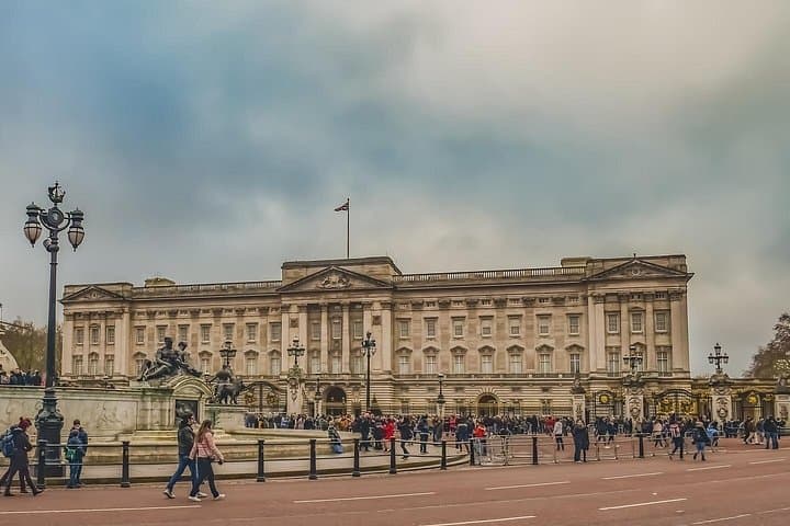 London: Royal London & Windsor Castle by Train Tour