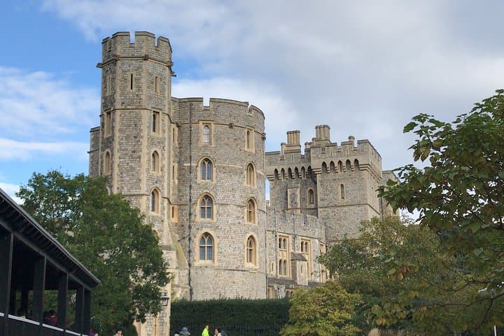 Windsor Castle & Hampton Court Palace: A Royal Saga