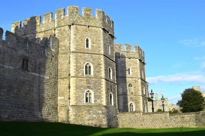 Windsor Castle & Hampton Court Palace: A Royal Saga