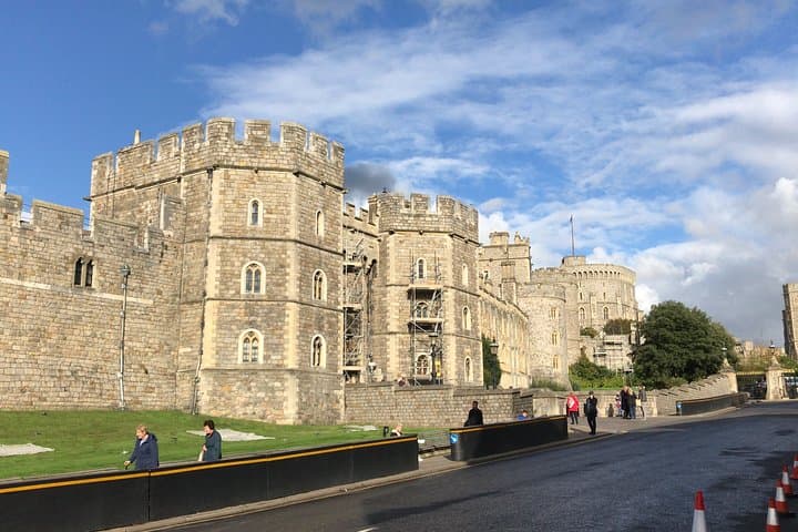 Windsor Castle & Hampton Court Palace: A Royal Saga