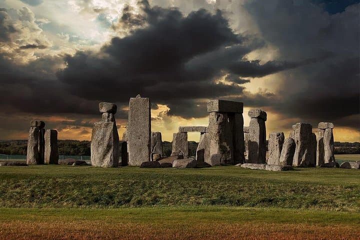 Stonehenge, Roman Bath & Salisbury Cathedral Private Tour