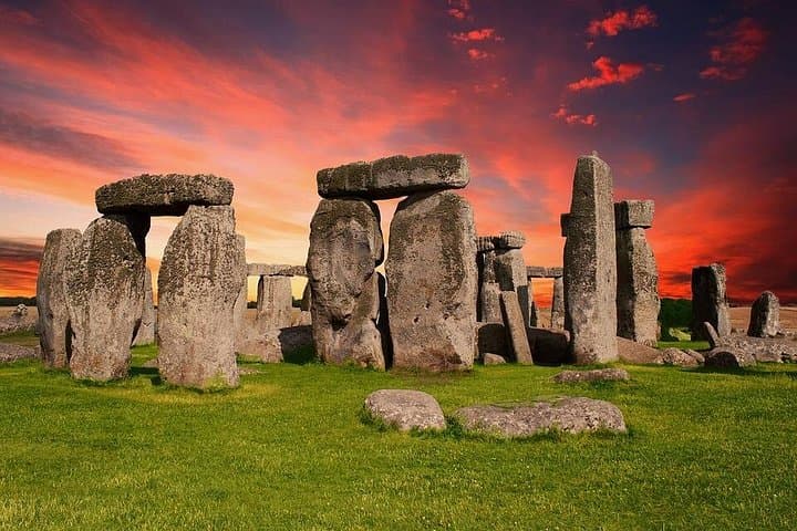 Stonehenge, Roman Bath & Salisbury Cathedral Private Tour