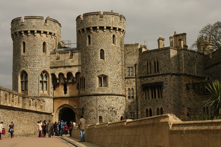 Windsor, Stonehenge & Salisbury Cathedral Private Tour with Pass
