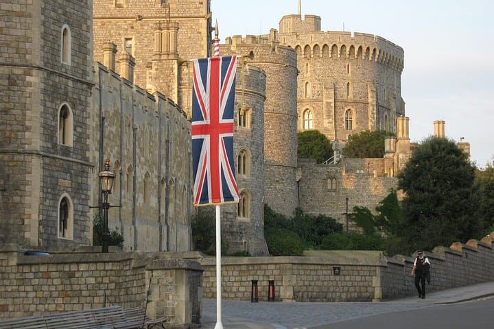 Windsor, Stonehenge & Salisbury Cathedral Private Tour with Pass