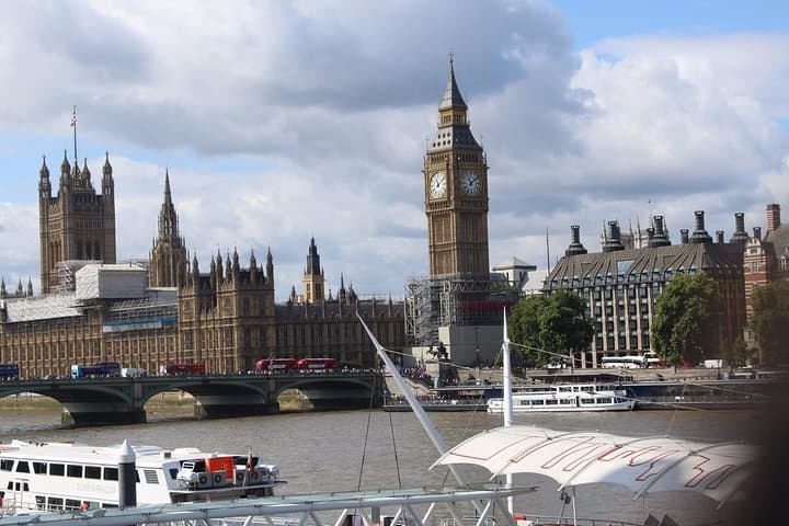 Private One Way or Round Trip Transfer: Heathrow Airport to East London