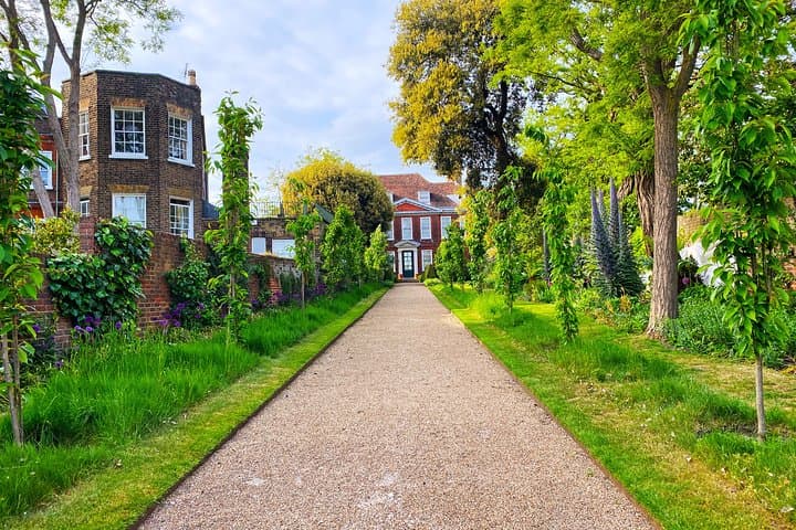 London's Hampstead: A vibrant village voyage city game