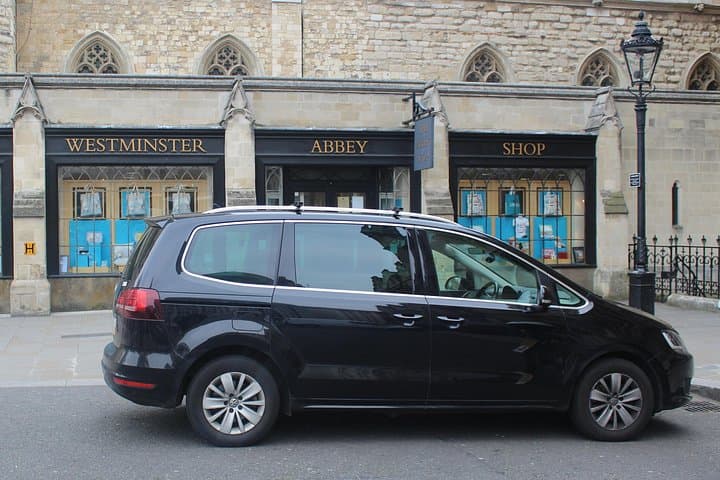 Private One Way or Round Trip Transfer: Luton Airport to London City