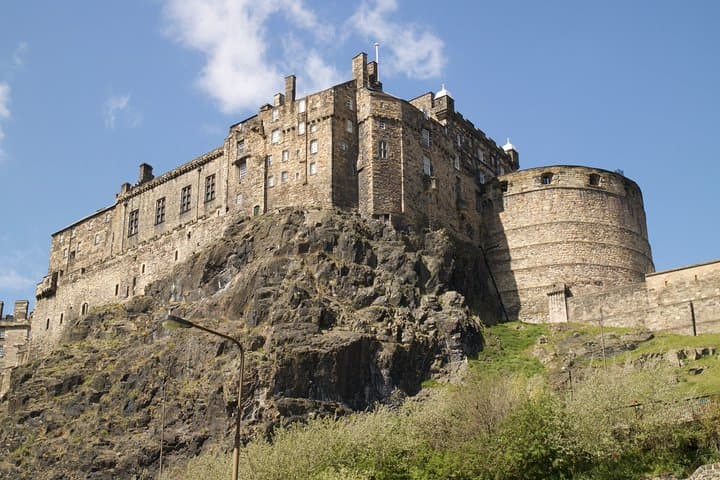 Private Walking Tour: Edinburgh Highlights, including entry to Edinburgh Castle