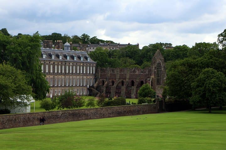 Private Walking Tour: Edinburgh Highlights, including entry to Edinburgh Castle