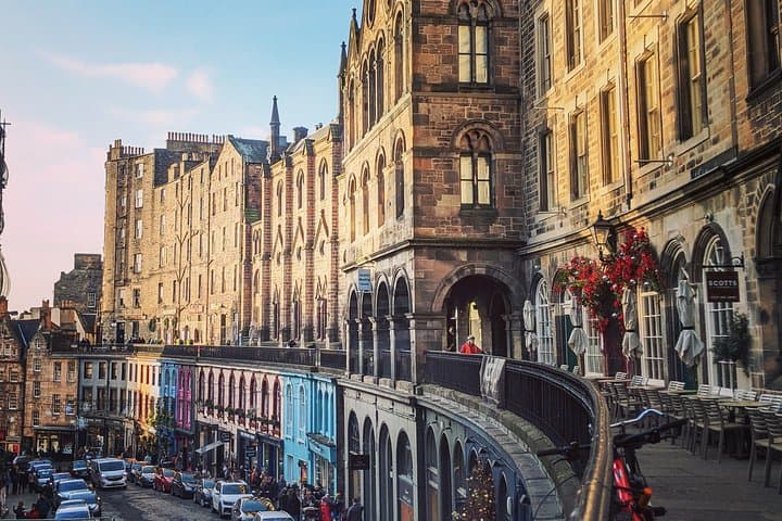 Private Walking Tour: Edinburgh Highlights, including entry to Edinburgh Castle