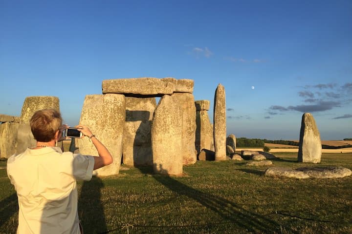 Capturing The Beauty Of Stonehenge Without Crowds