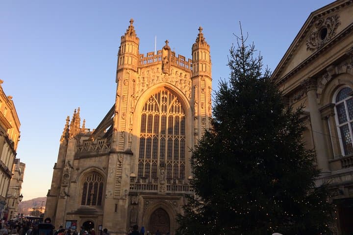 Private Full-Day Tour of Stonehenge and Bath from London