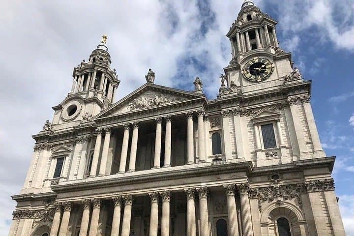 Full Day Traditional Private London Tour by Walking & Public Transportation