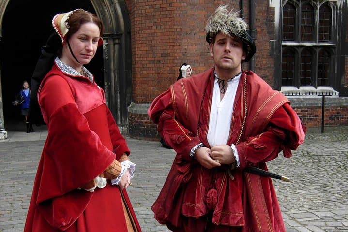 Hampton court palace private tour from London