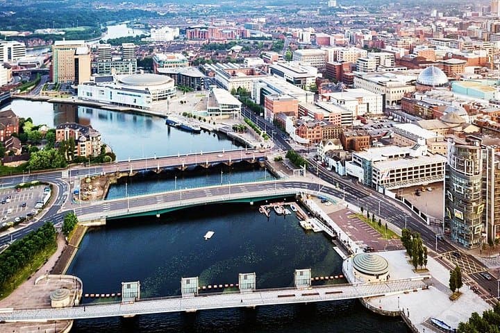 Belfast City sightseeing private walking tour