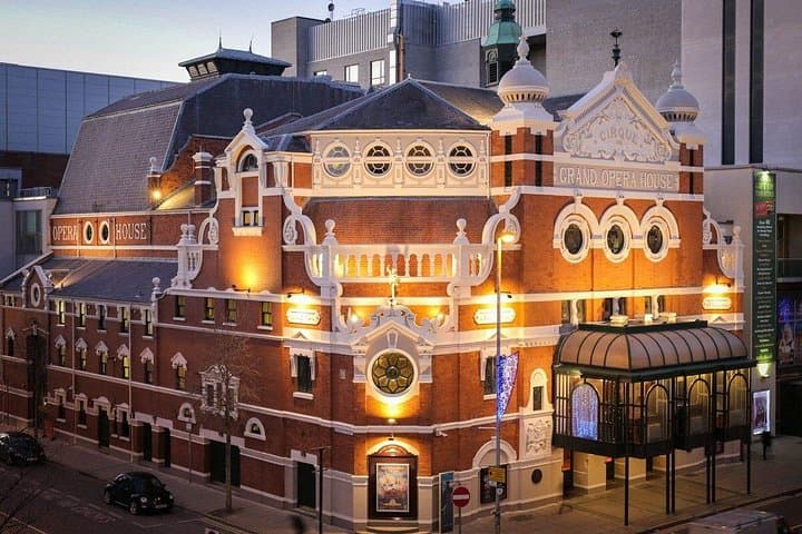 Belfast City sightseeing private walking tour